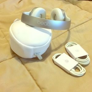 Beats solo2 wireless headphones!